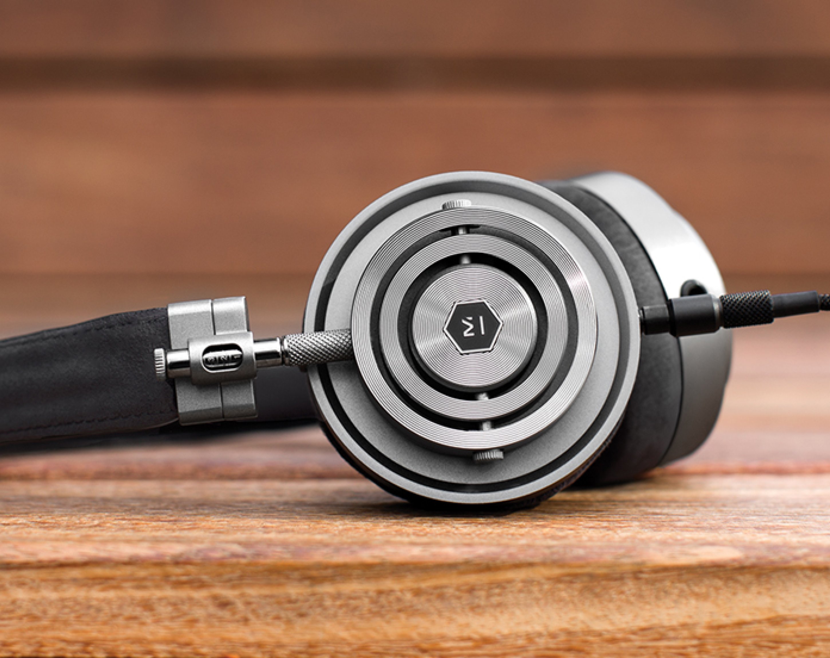 MH30 Alcantara, Master & Dynamic