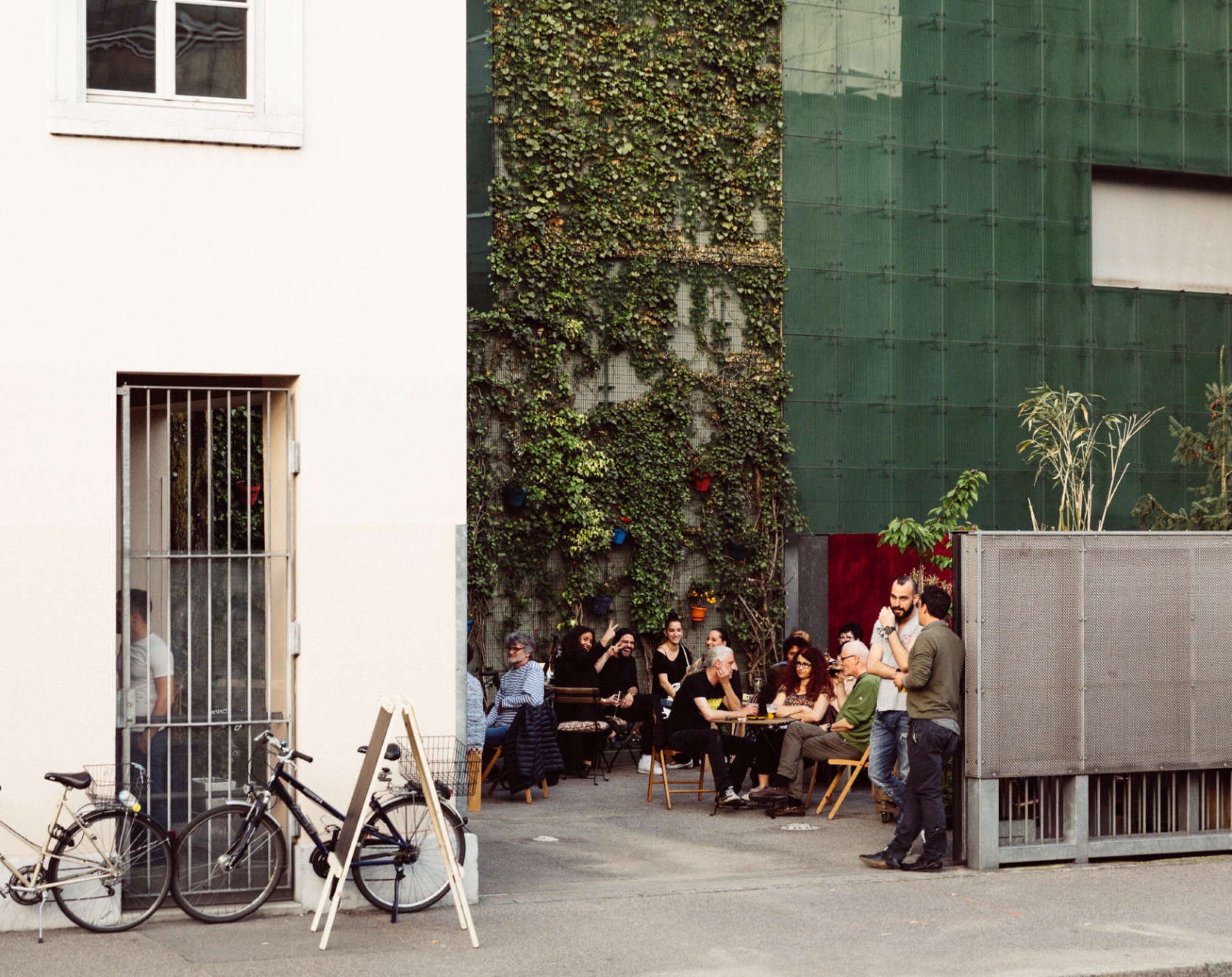Panda Bar, Dafne Cardinale Sanchez & Nic Plésel